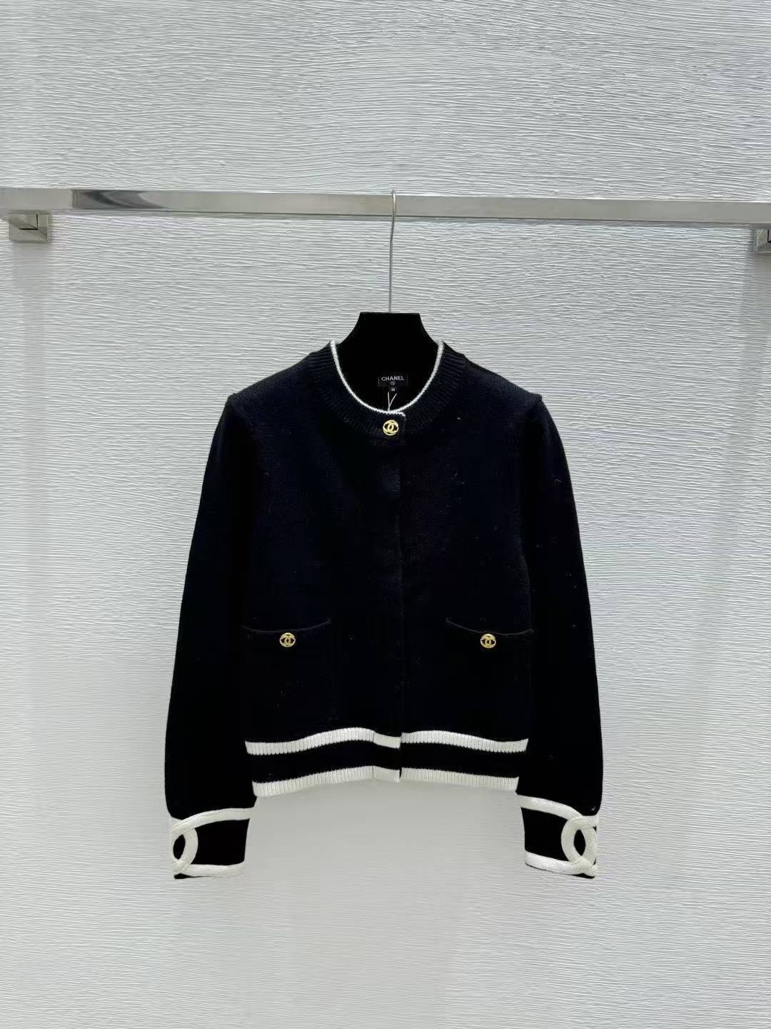 CC 2026SS Black apricot grey three-color cuff logo knitted cardigan