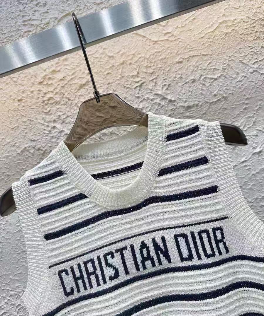 DD25SS Vest Striped Knit
