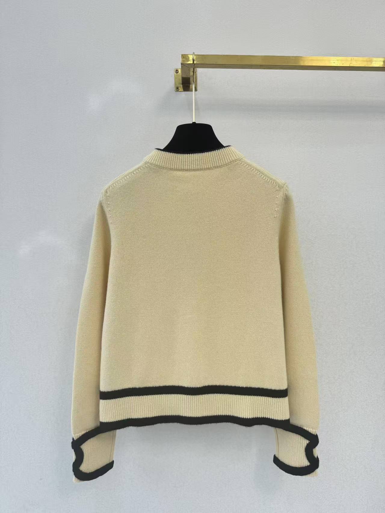 CC 2026SS Black apricot grey three-color cuff logo knitted cardigan
