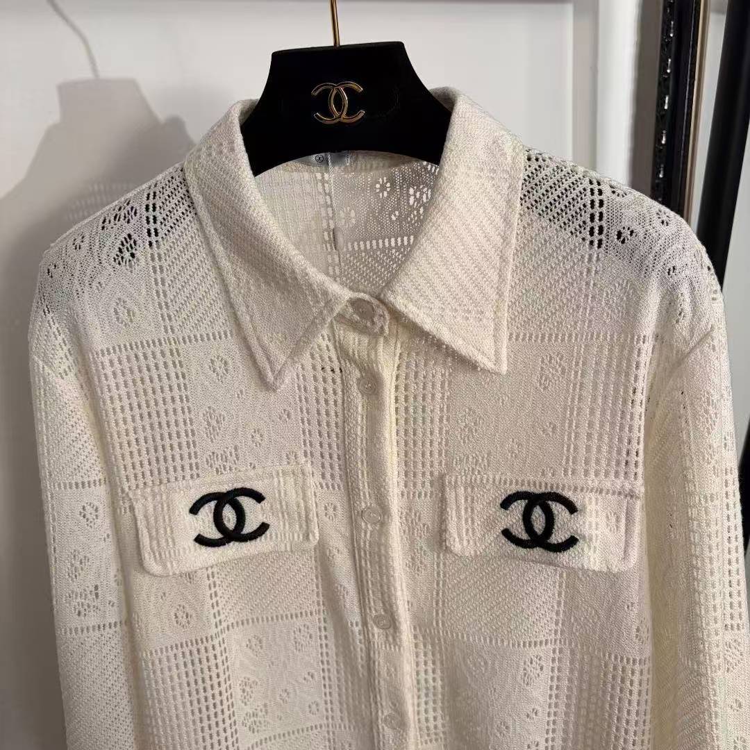 CC Hollow-out knitted shirt in black and white