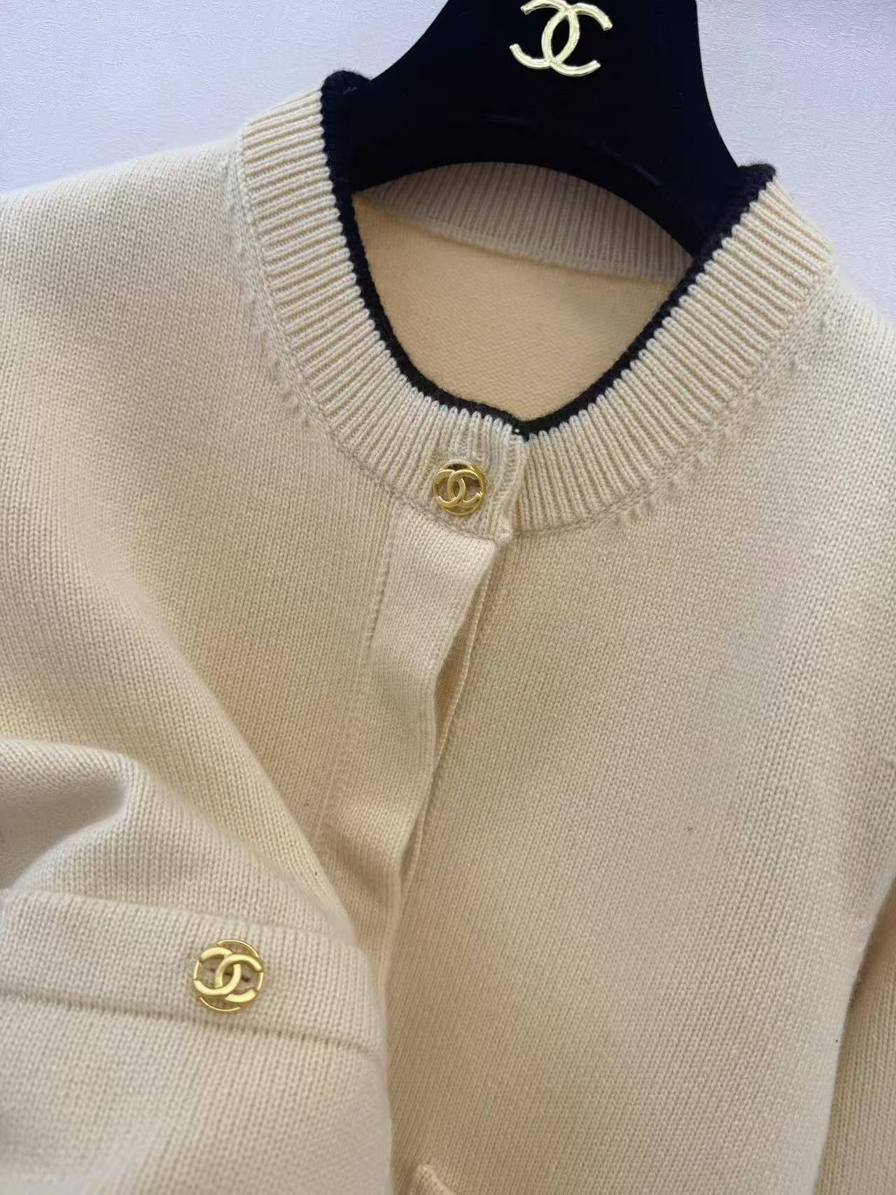CC 2026SS Black apricot grey three-color cuff logo knitted cardigan