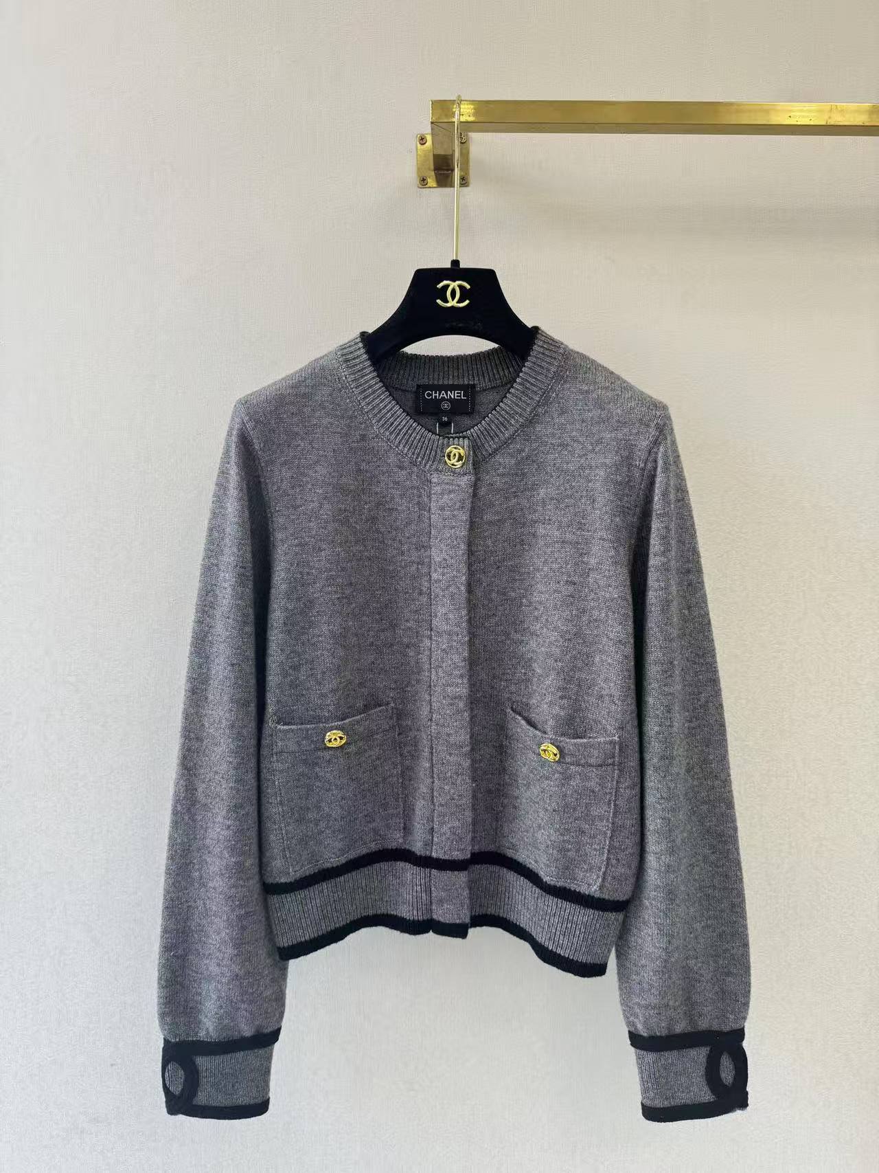 CC 2026SS Black apricot grey three-color cuff logo knitted cardigan