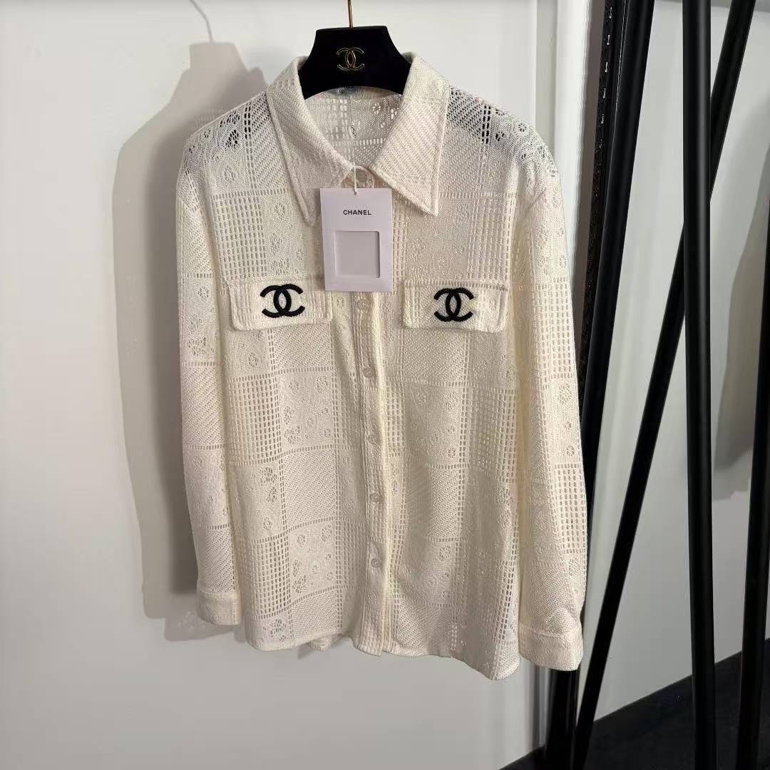 CC Hollow-out knitted shirt in black and white