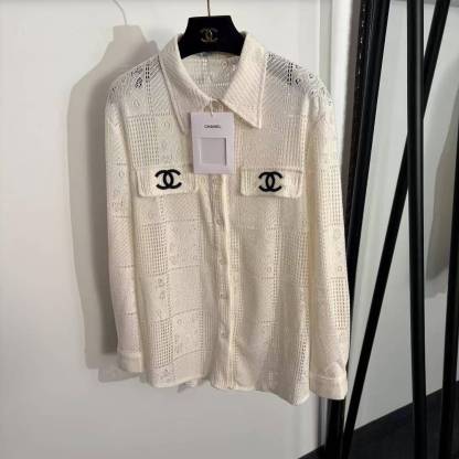 CC Hollow-out knitted shirt in black and white