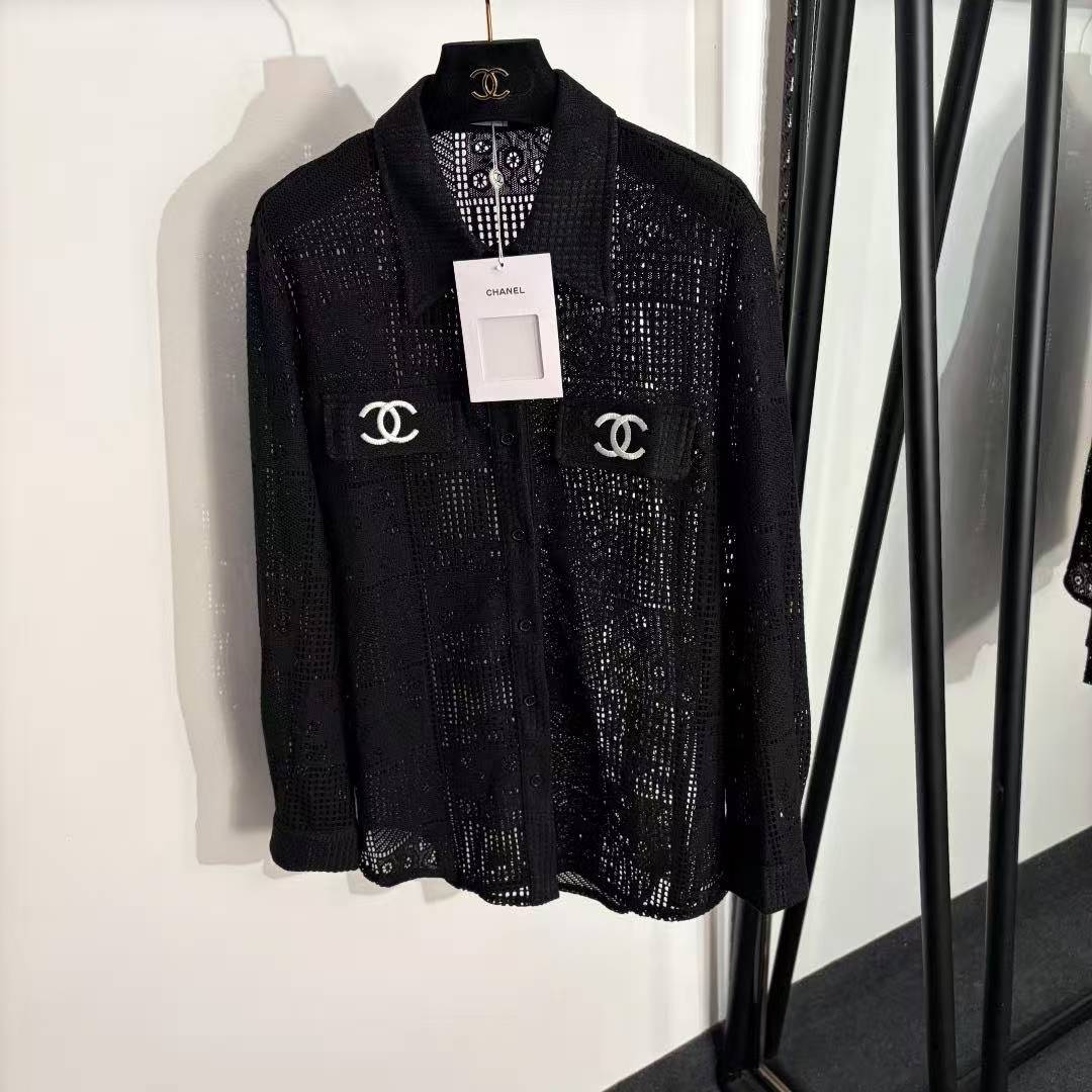 CC Hollow-out knitted shirt in black and white