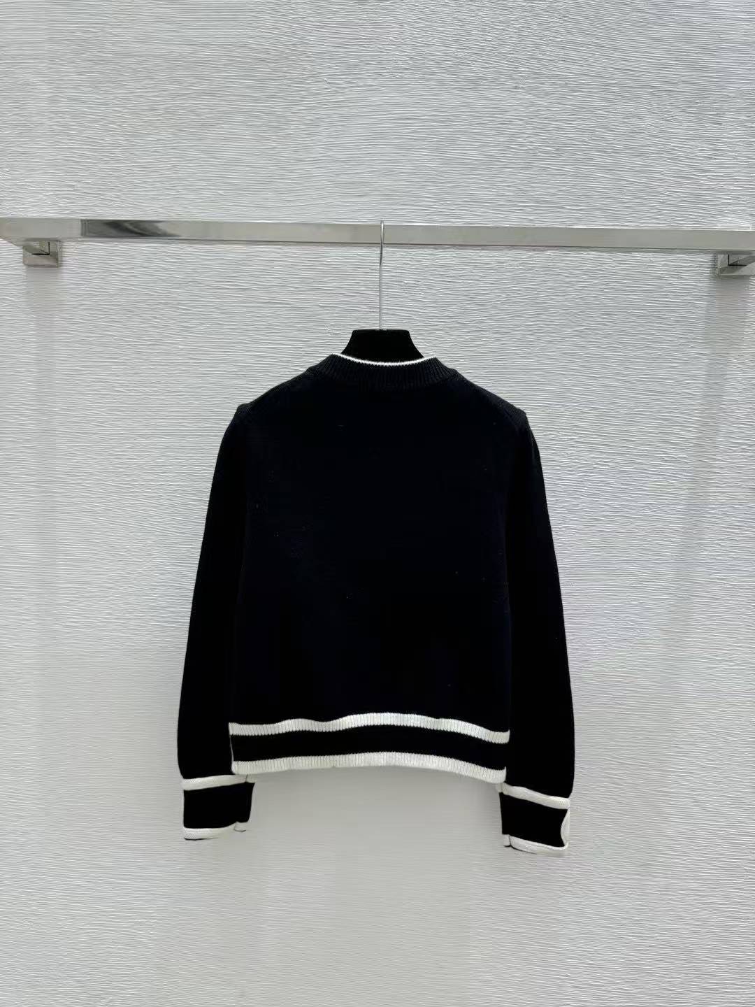 CC 2026SS Black apricot grey three-color cuff logo knitted cardigan