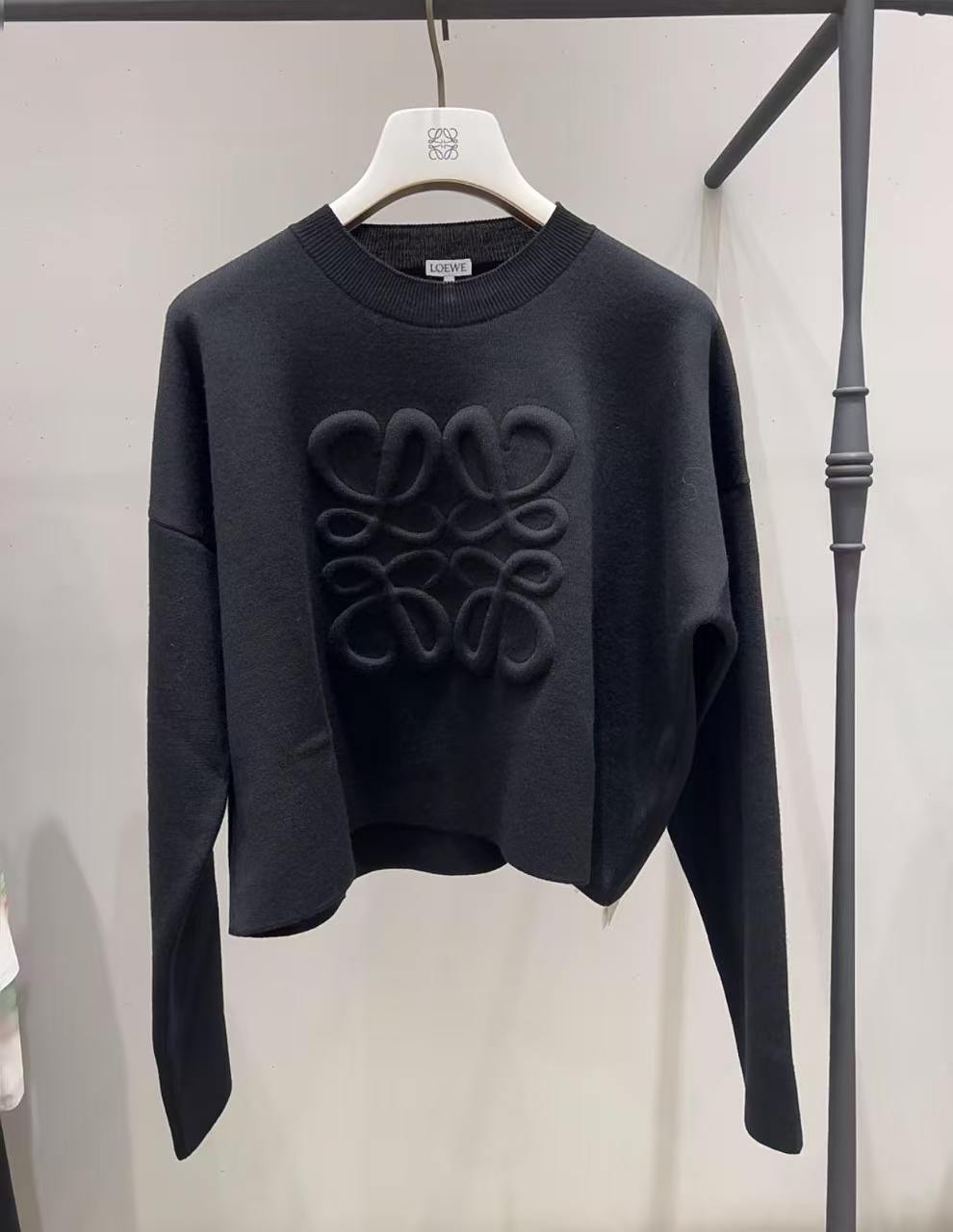 LEW Black and white two-color embossed sweater