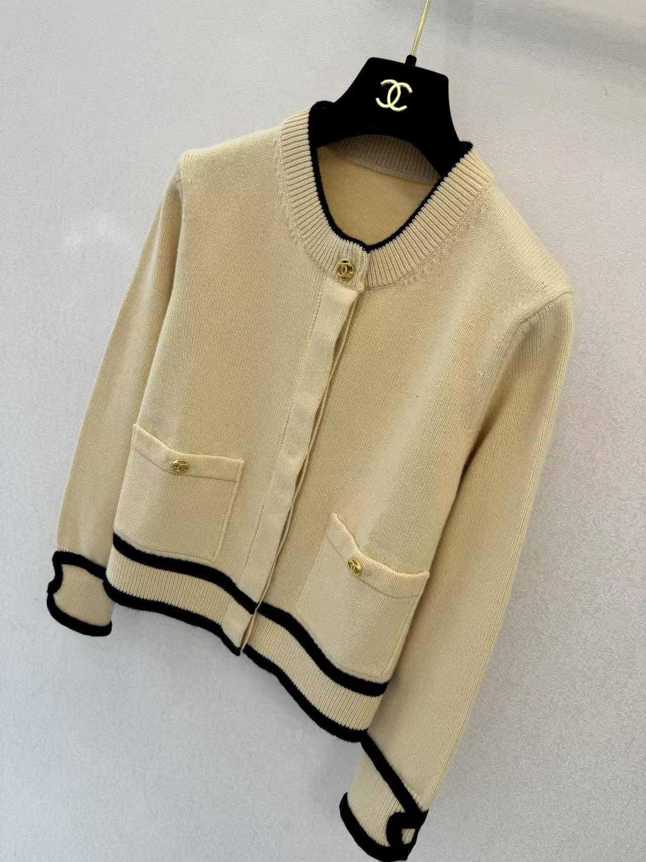 CC 2026SS Black apricot grey three-color cuff logo knitted cardigan