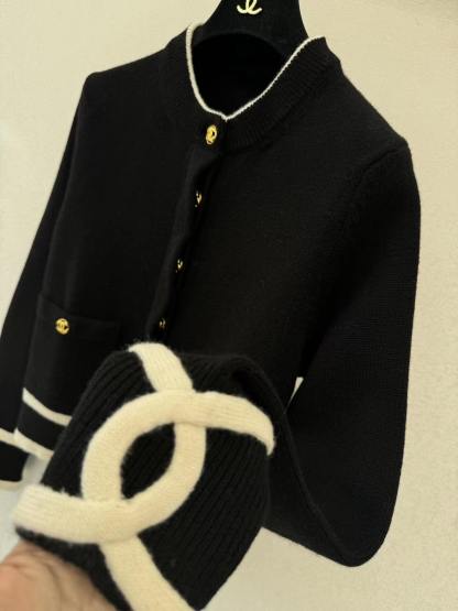 CC 2026SS Black apricot grey three-color cuff logo knitted cardigan
