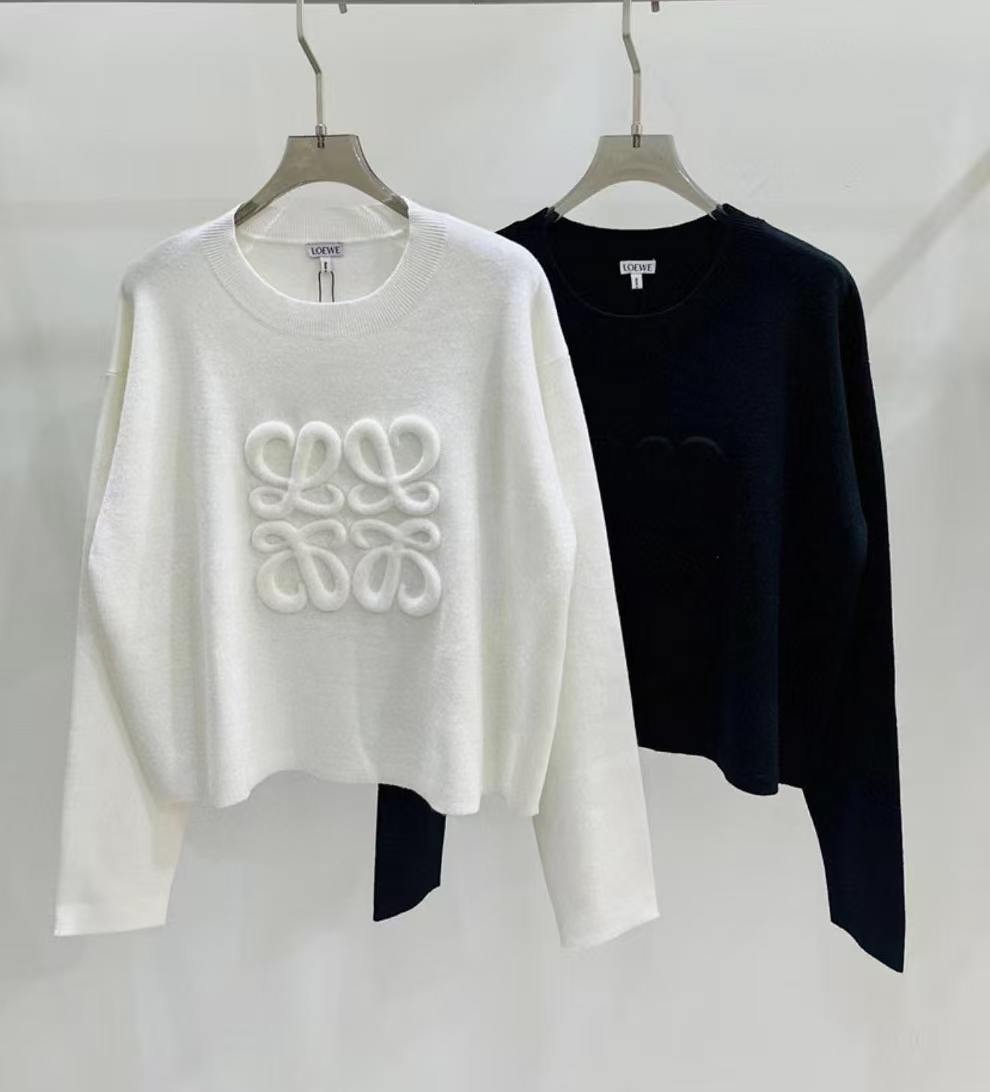 LEW Black and white two-color embossed sweater