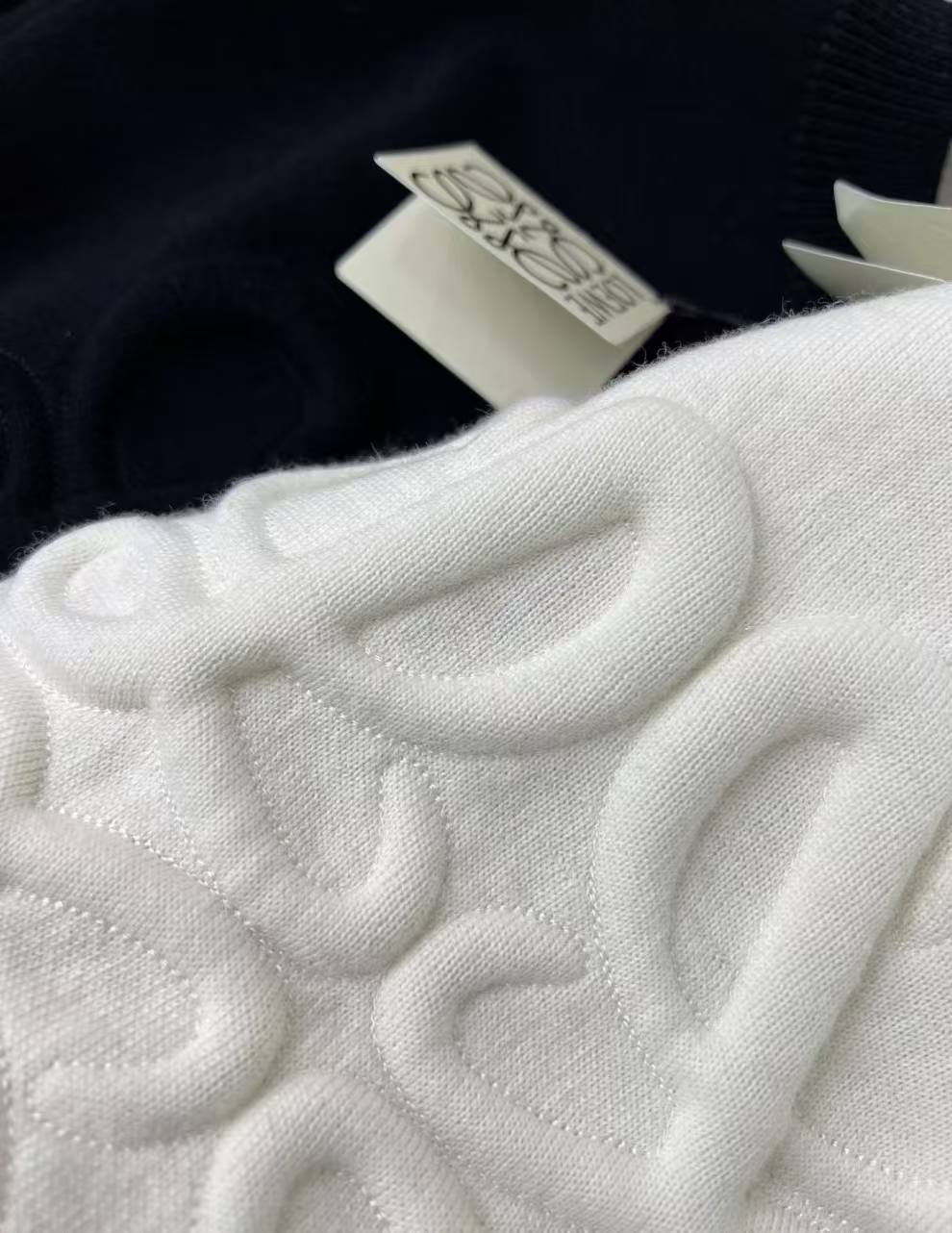 LEW Black and white two-color embossed sweater