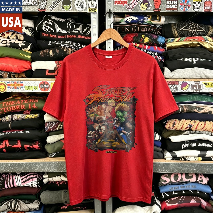 CozTee Vintage Street Fighter II Characters Battle Scene Graphic T-Shirt