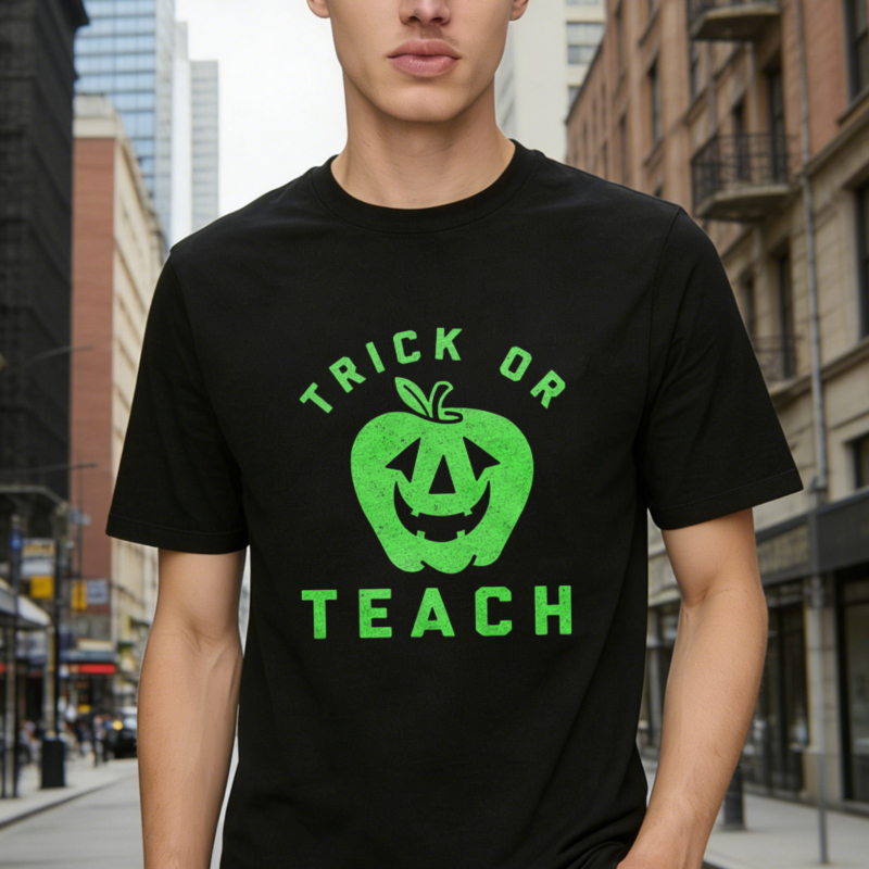 Trick Or Teach Halloween Pumpkin Teacher T-shirt