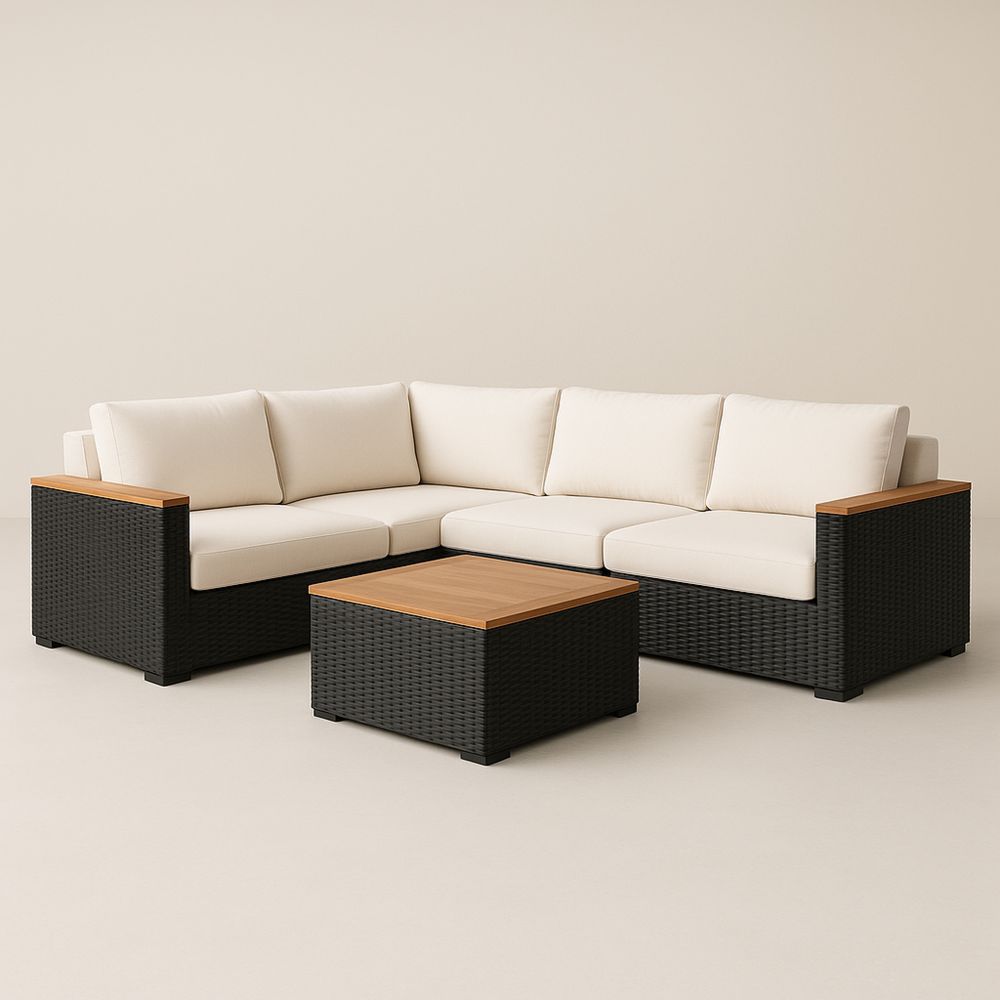 Kültéri polyrattan ülőgarnitúra szett fehér párnákkal és fa asztallal