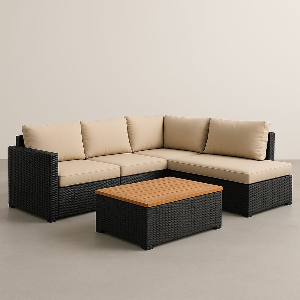 Kültéri L alakú fonott polyrattan kanapészett asztallal, krémszínű párnákkal