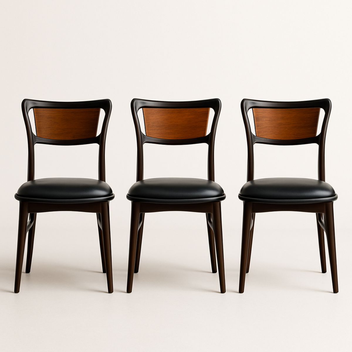 Conjunto de 3 Cadeiras de Madeira com Estofado Preto