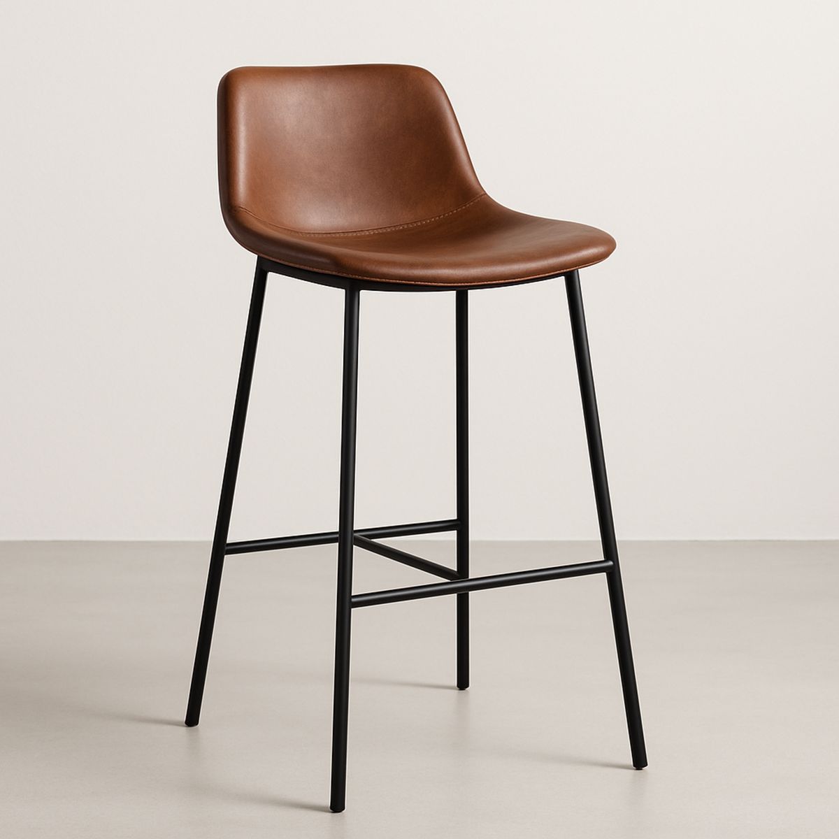 Banco Alto em Pele Sintética Marrom com Estrutura Metálica Preta 100cm