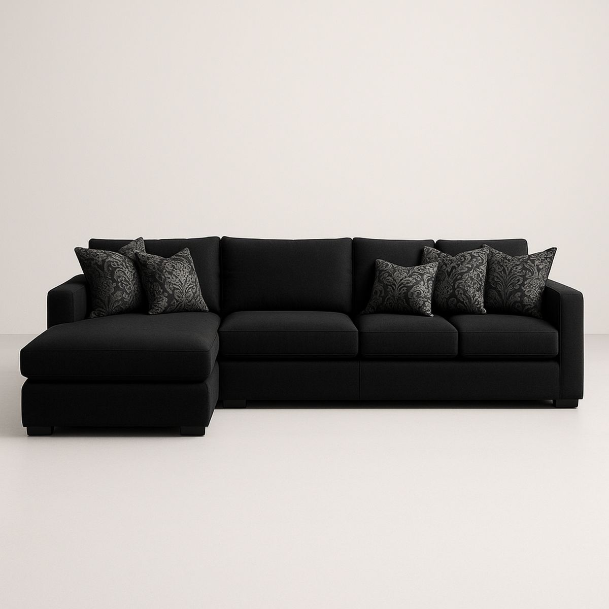 Sofá Seccional em L de Poliéster Preto com Almofadas Decorativas