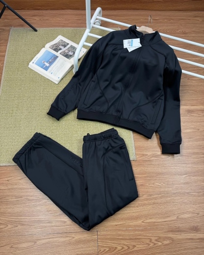 Sports tracksuit