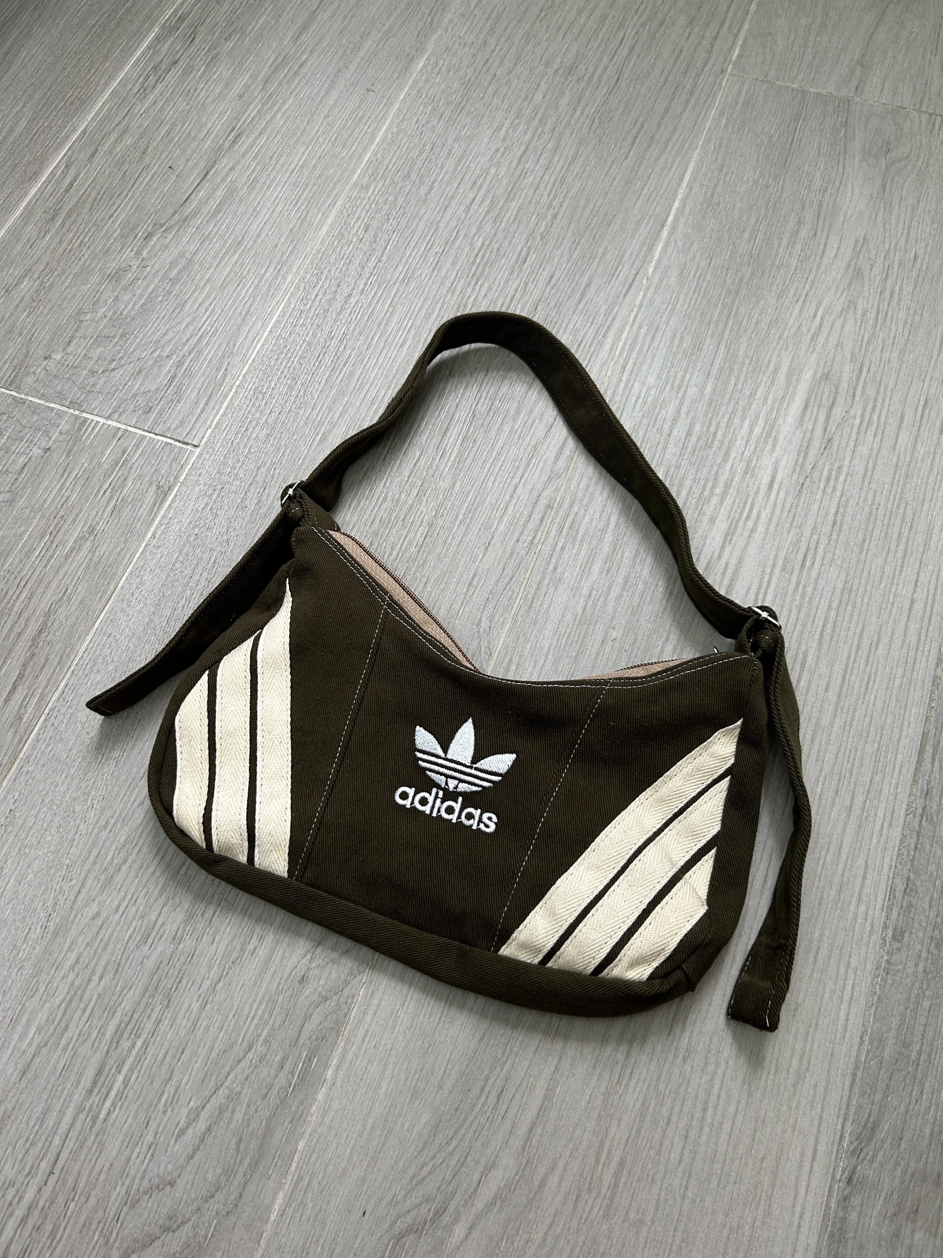 Ad Shoulder Bag