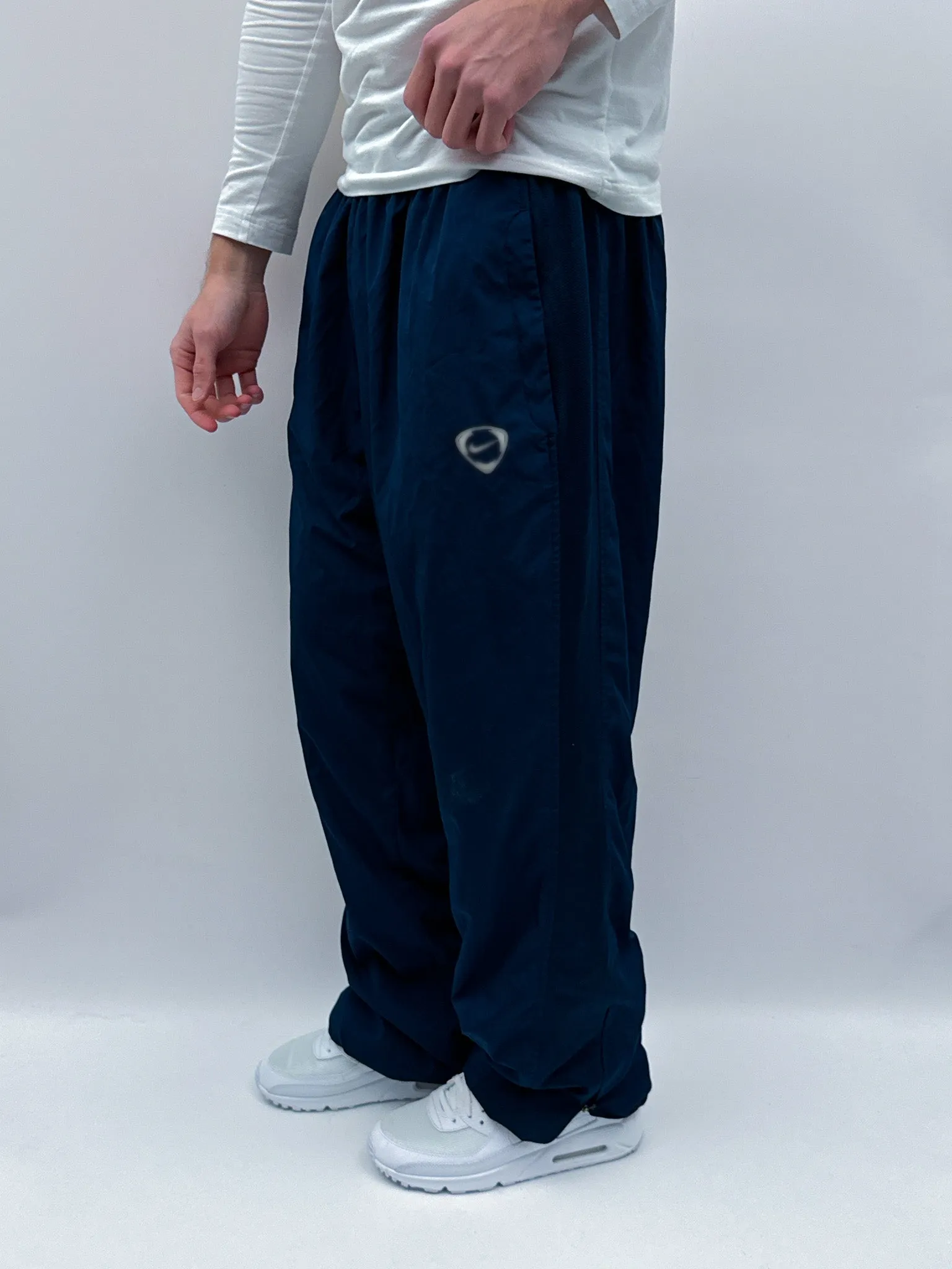 Side-striped casual pants