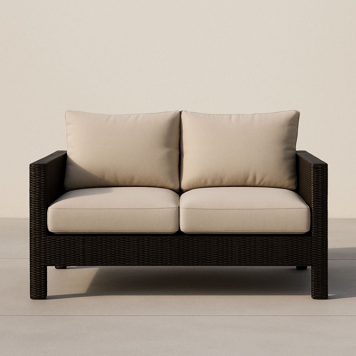 Kétszemélyes kerti kanapé polyrattan bézs párnákkal