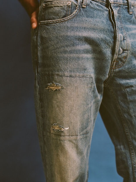 DISTRESSED PATCH JEANS