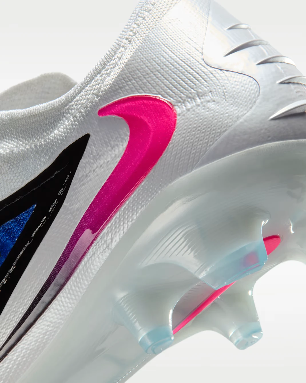 Phantom 6 Low Elite Firm-Ground Soccer Cleats