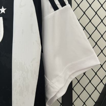 Officiële Juventus Thuis Shirt 2024/2025 - Zwart en Wit met Klassieke Strepen