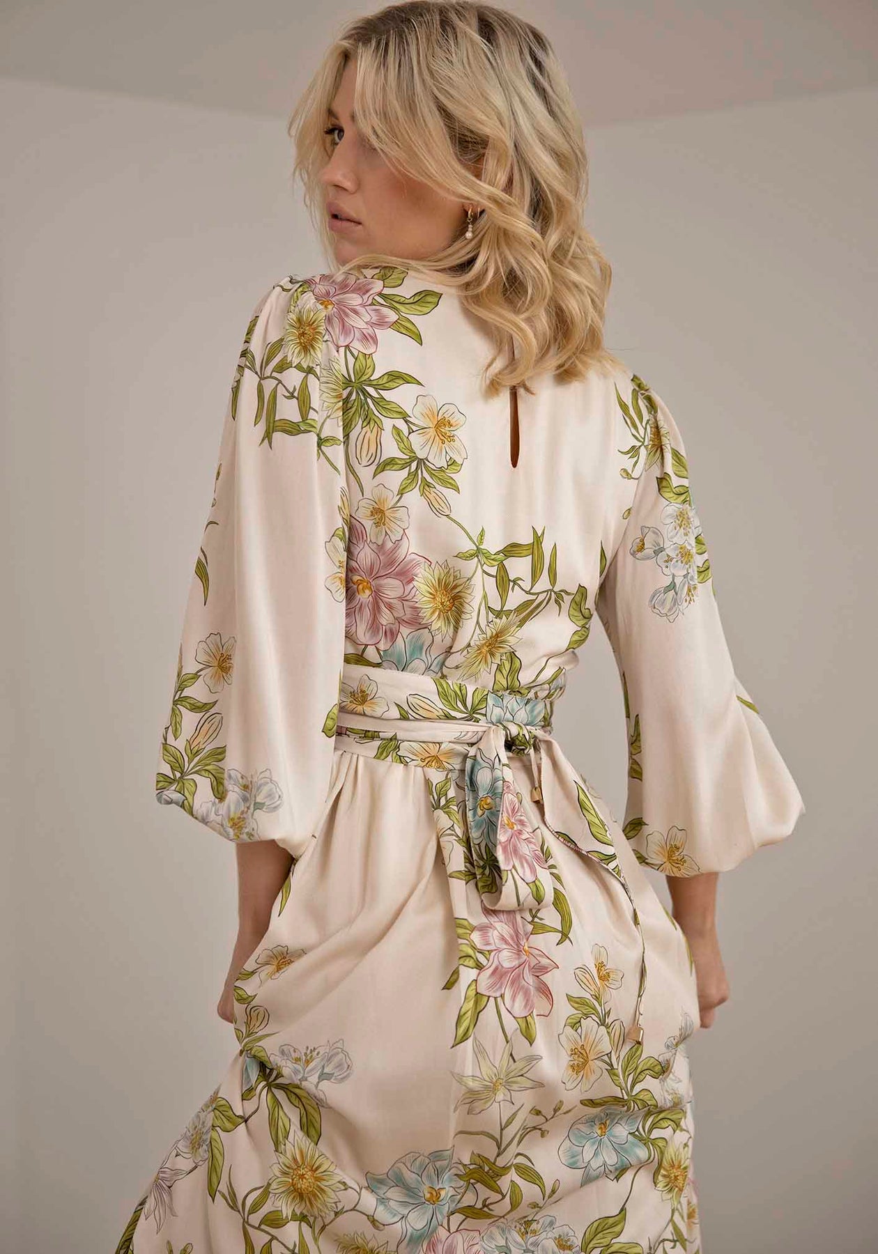 Momento Cream Floral Maxi Dress