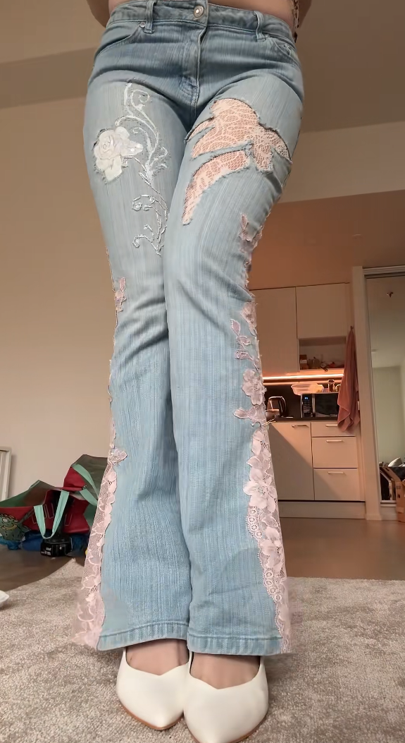 Lace Trim Flare Jeans(Blue)