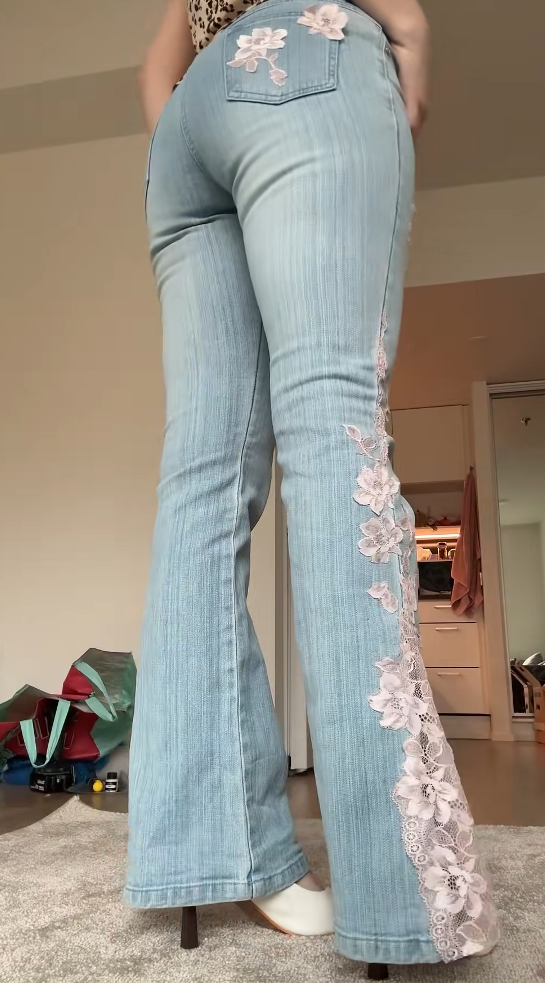 Lace Trim Flare Jeans(Blue)