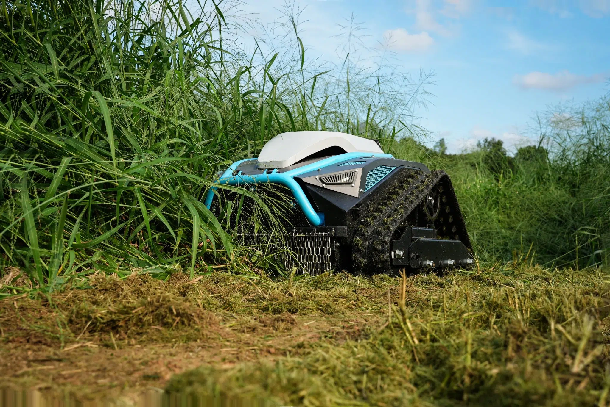 ⚡𝐁𝐢𝐠 𝐂𝐥𝐞𝐚𝐫𝐚𝐧𝐜𝐞🌞Remote Controlled Lawn Mower