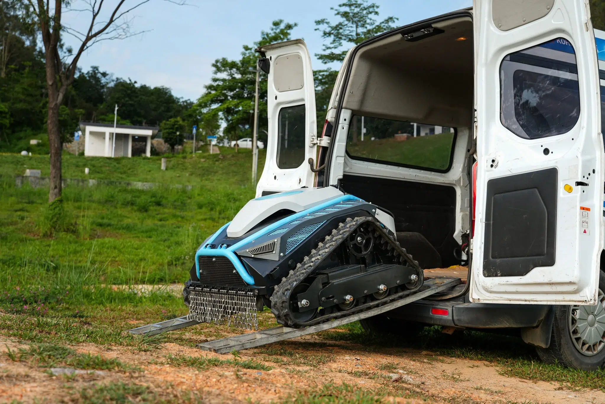 ⚡𝐁𝐢𝐠 𝐂𝐥𝐞𝐚𝐫𝐚𝐧𝐜𝐞🌞Remote Controlled Lawn Mower