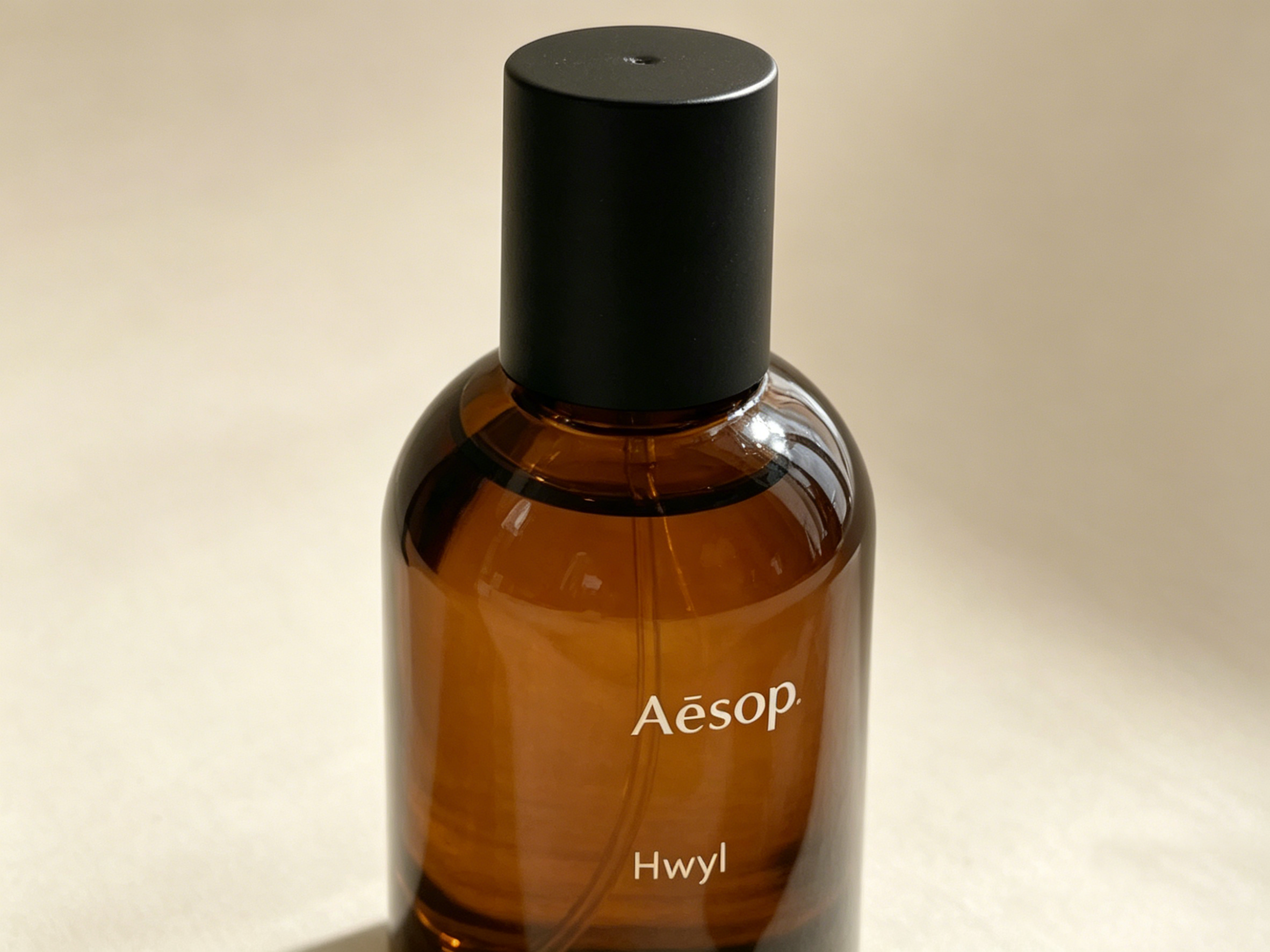 Aesop Hwyl Eau de Parfum | Unisex Smoky Woody Forest Perfume for Men & Women