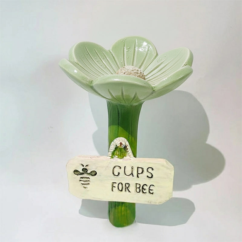 Flower-shaped Water Station for Bees