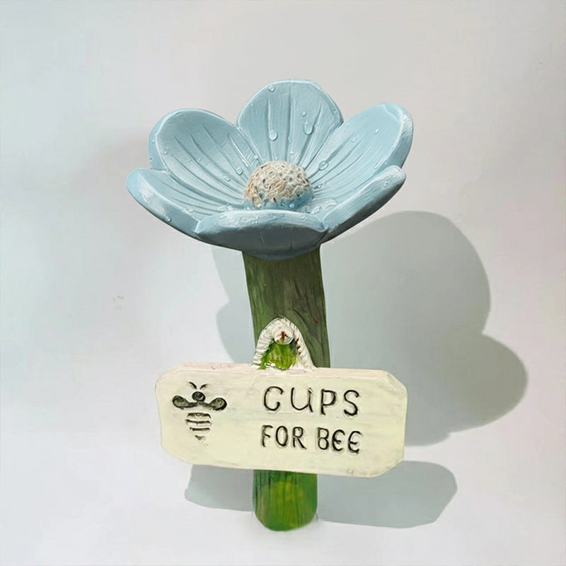 Flower-shaped Water Station for Bees