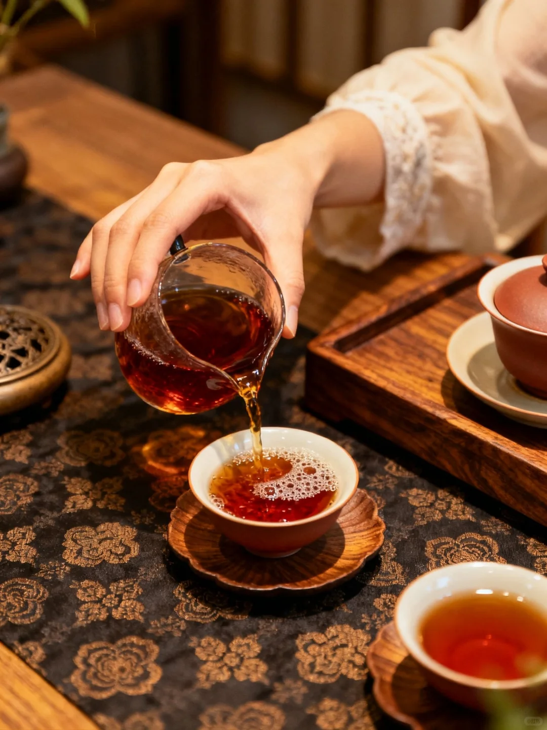 Learn how to brew green tea, white tea, oolong tea, black tea, and Pu-erh tea with simple Chinese tea brewing principles.