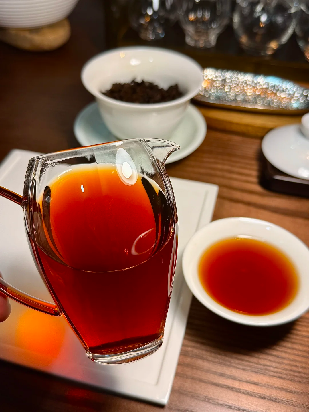 Brewing Pu-erh tea with loose tea leaves and a traditional Chinese tea cup