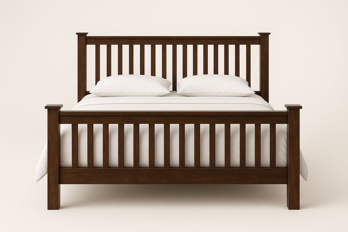 Cama de Casal em Madeira Maciça Marrom com Colchão e Travesseiros