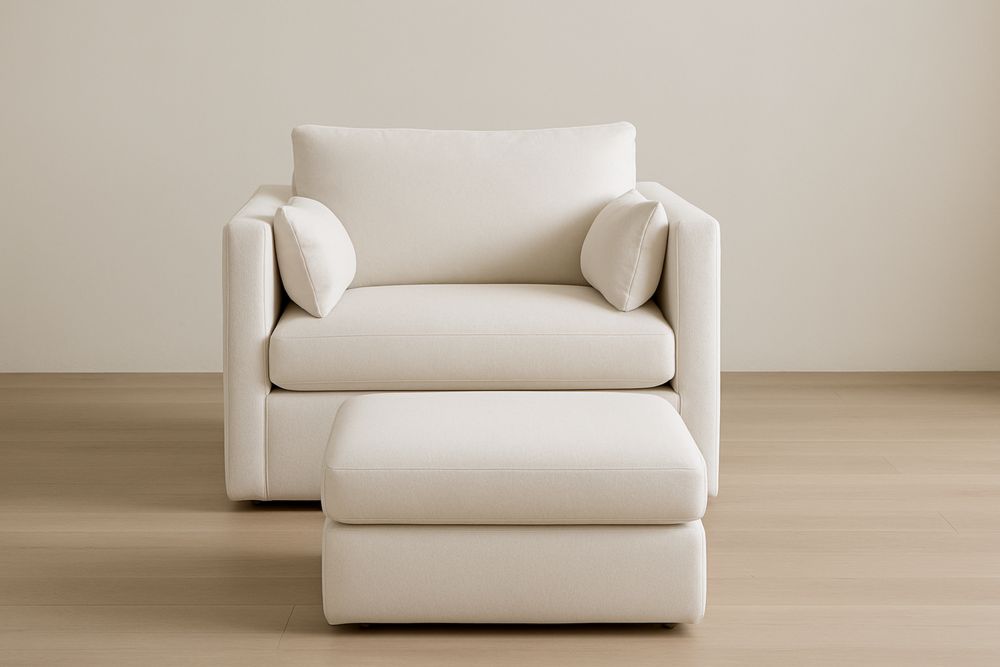 Poltrona com Puff em Madeira Estofada em Linho Sintético Bege