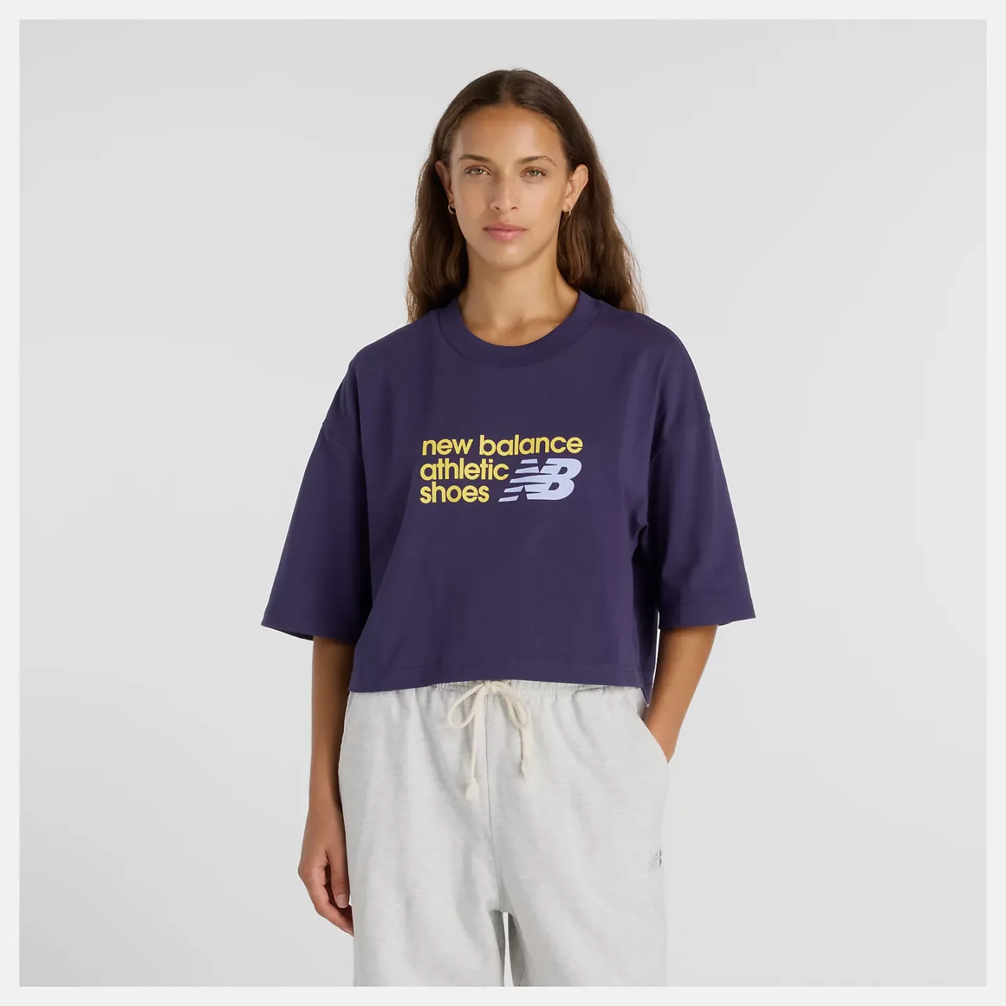 Athletics プレミアムチェストロゴ クロップショートスリーブTシャツ