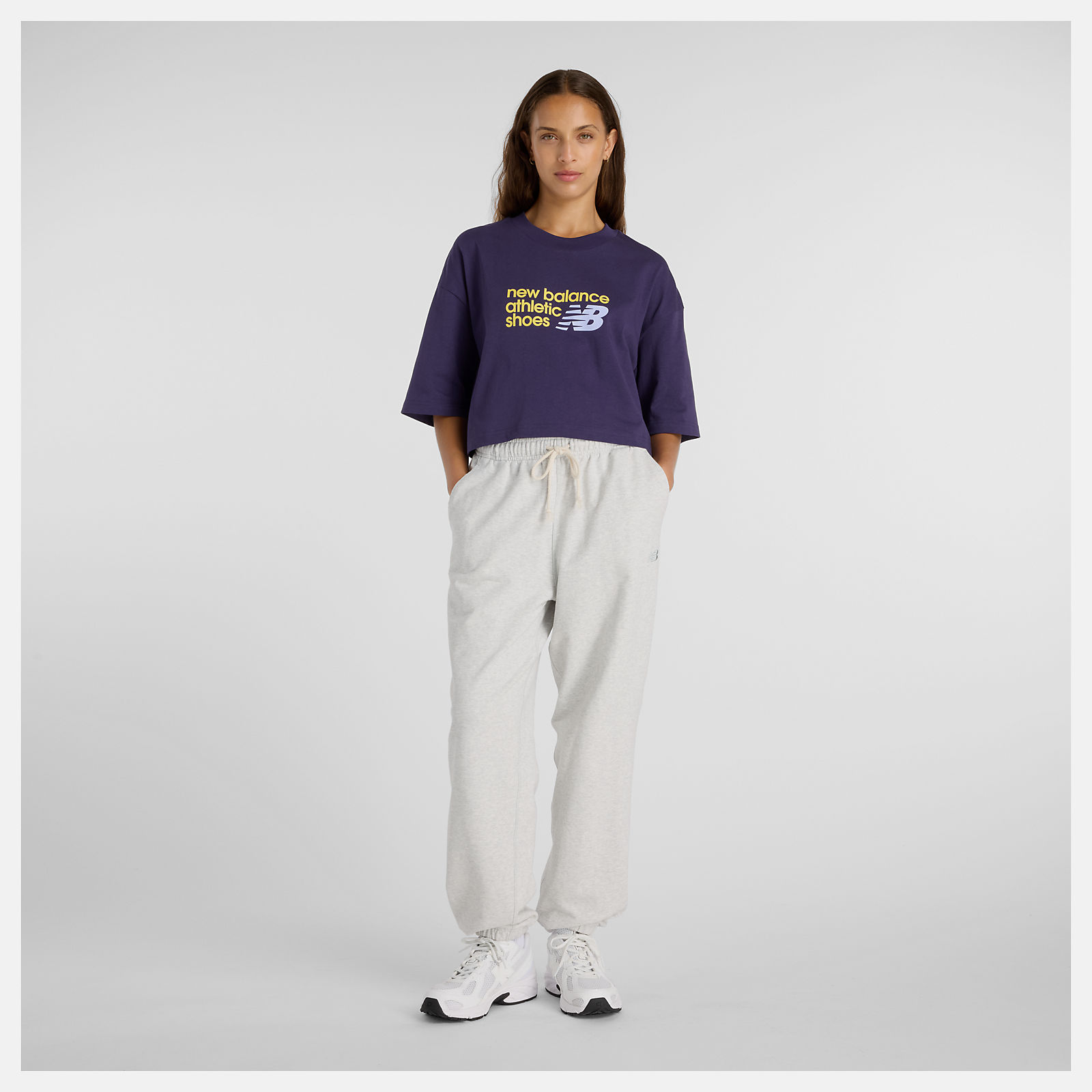 Athletics プレミアムチェストロゴ クロップショートスリーブTシャツ