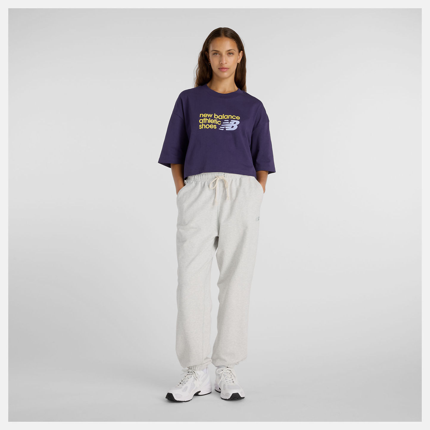 Athletics プレミアムチェストロゴ クロップショートスリーブTシャツ