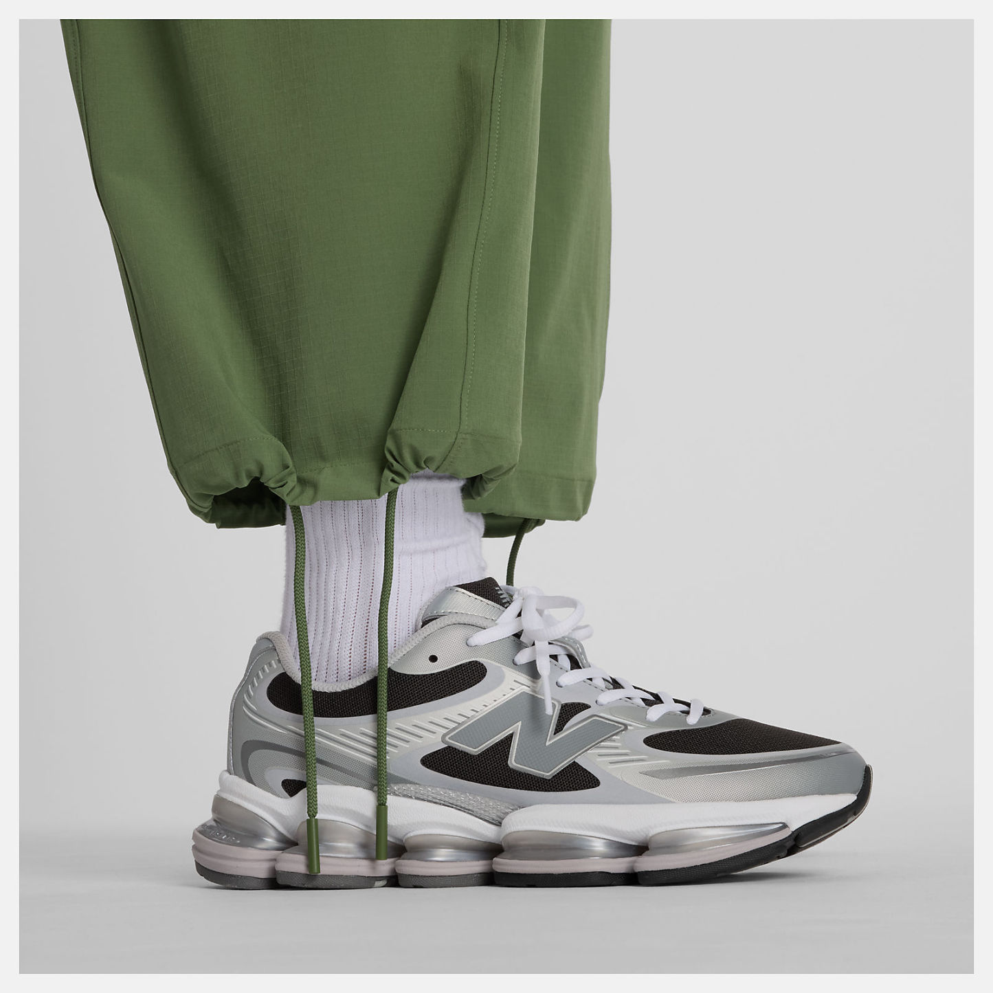 NB GREY クロップドカーゴパンツ