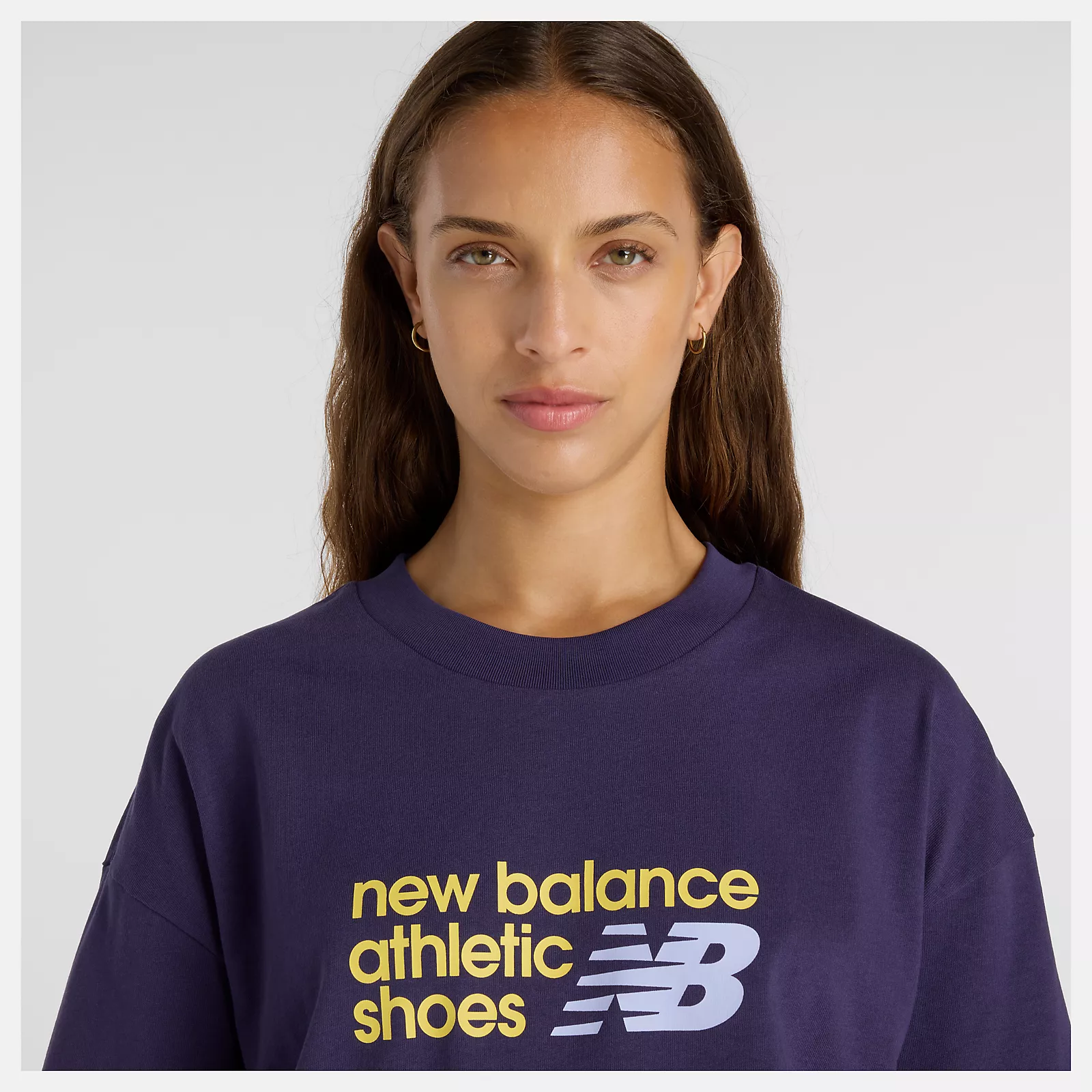 Athletics プレミアムチェストロゴ クロップショートスリーブTシャツ
