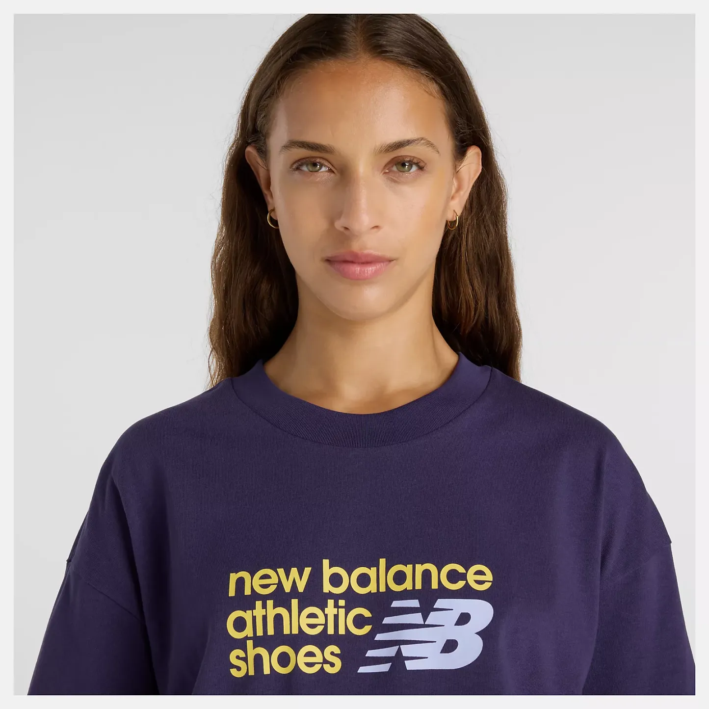 Athletics プレミアムチェストロゴ クロップショートスリーブTシャツ