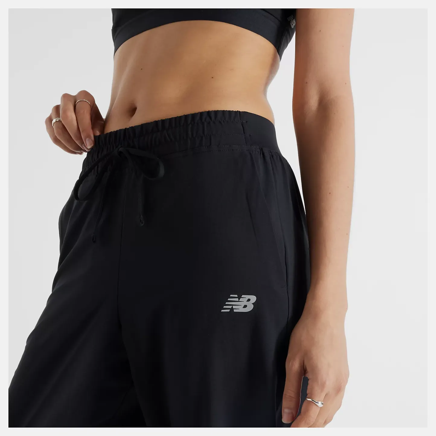 Sport Essentials パフォーマンスウーブンパンツ