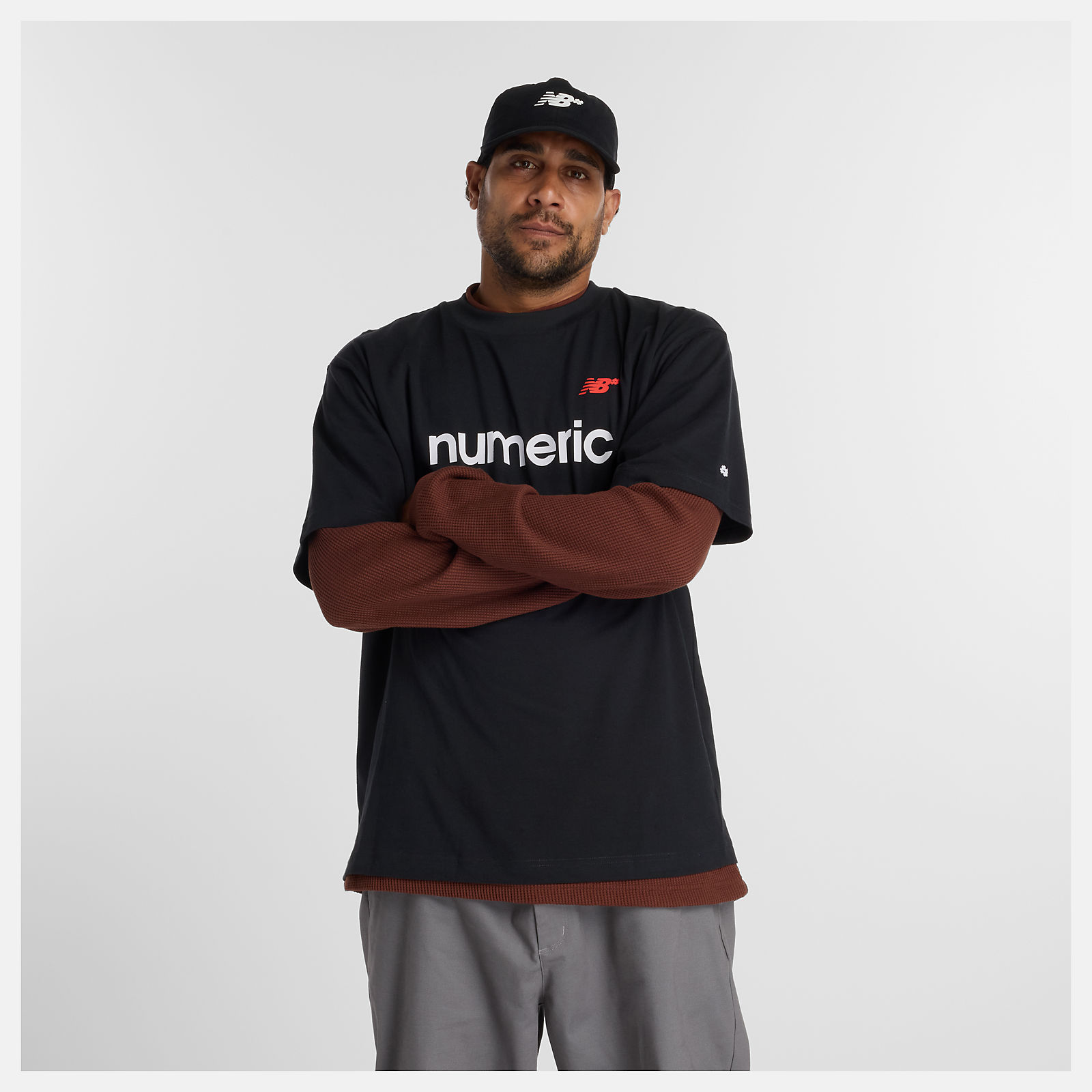 Numeric リニアロゴTシャツ