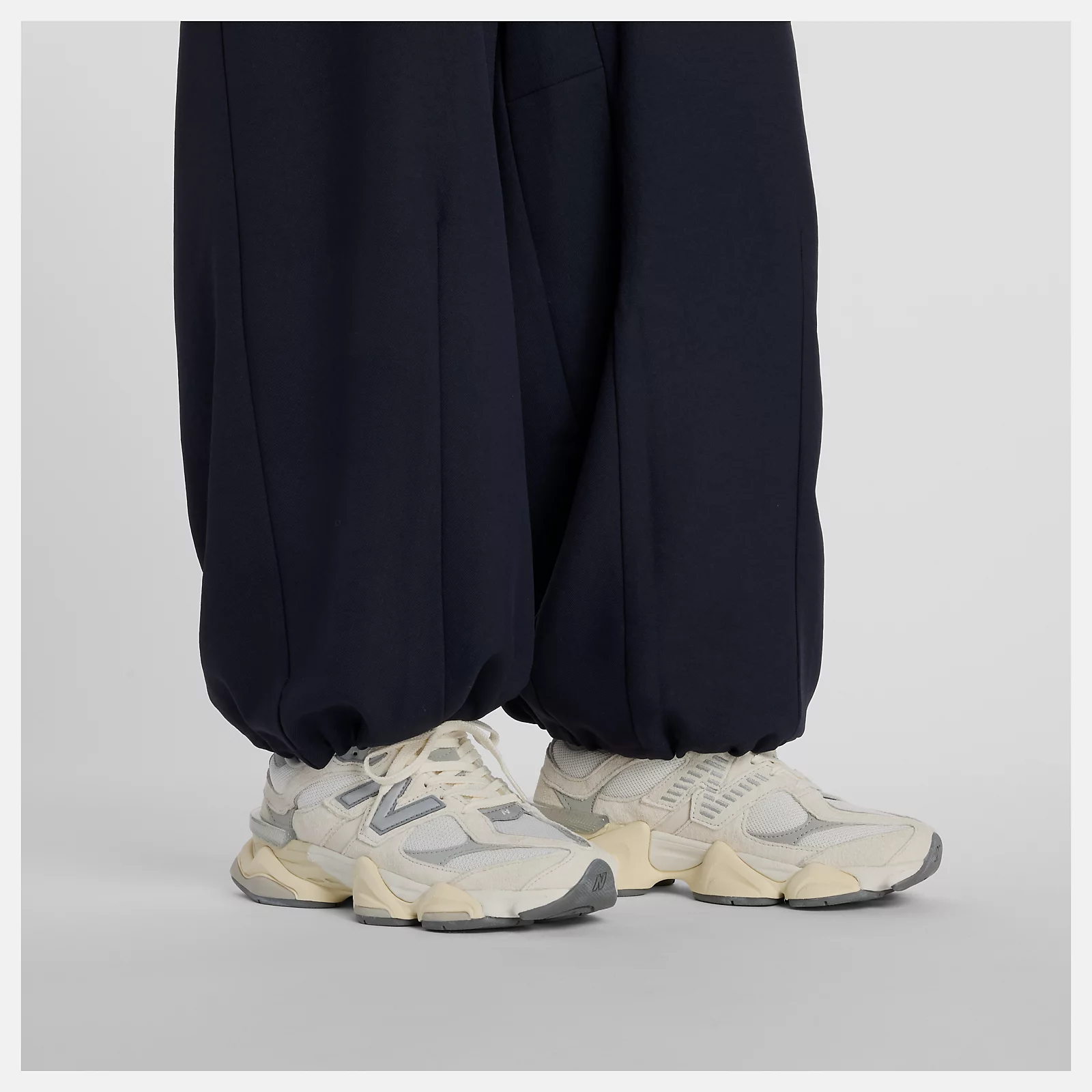 NB GREY パンツ
